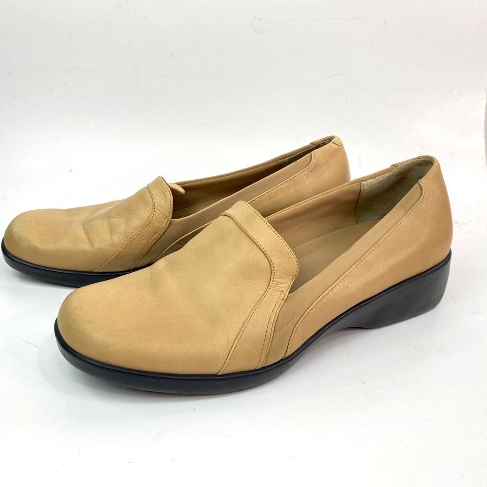 Easy Spirit Leather Neutral Tan Camel Loafers 8M Cushioned Comfort Career Preppy